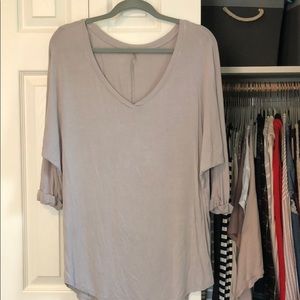 V neck quarter sleeve shirt